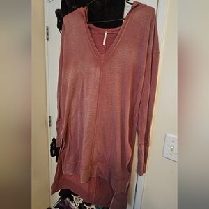 EUC! Free People V-Neck Long Sleeve Top w/hood in Dusty Rose/Terracotta - Small